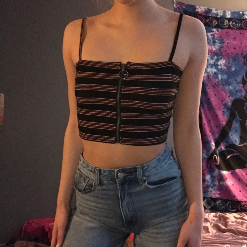 Striped Cropped Top - Picture 2 of 5
